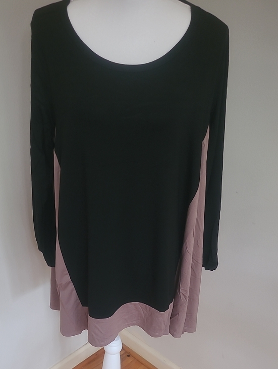 Avenue Tops - Avenue Elsa Black/Stone Tunic.  New!  Still In Packkage!  Size 18/20